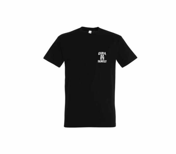 L’esprit de la famille Le t-shirt GURA Family symbolise plus qu’un vêtement : c’est un signe d’appartenance. Conçu pour ceux qui avancent ensemble, avec loyauté et ambition. Sa coupe classique et son logo imprimé sur le cœur rappellent que la force vient de la famille. Matière premium, confort durable, flow assuré. 👉 Rejoins la GURA Family. ✅ Mots-clés : t-shirt streetwear, t-shirt noir, marque française, GURA Family, style urbain.